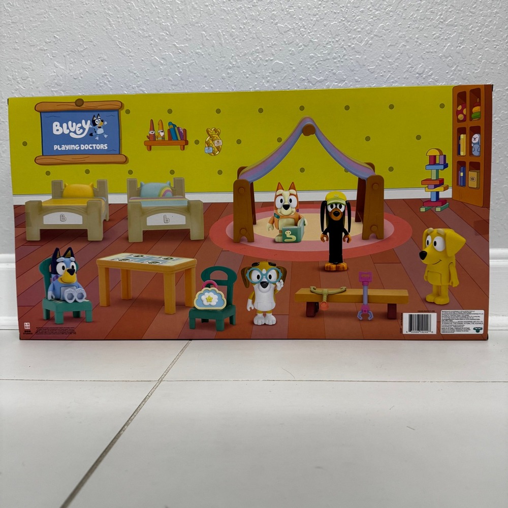 Bluey "Playing Doctors" Playset - BRAND NEW IN BOX!! - Picture 2 of 4